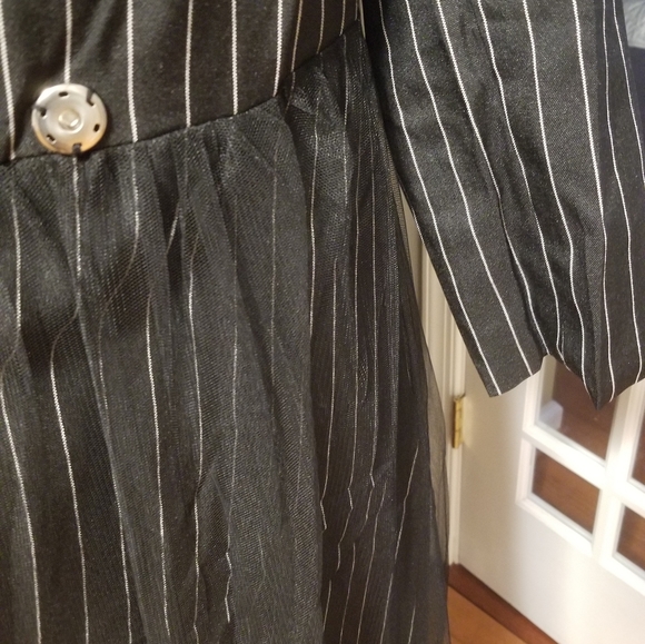 Unique designed Dress - Picture 9 of 12